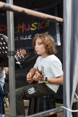 Luca mit Ukulele